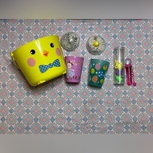 ✨$3 cups fun dome lids 3 mini monster finger puppets bunny bubbles chick bucket